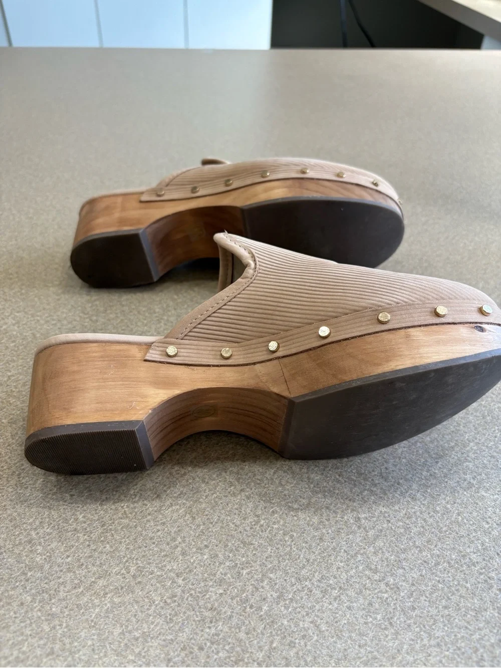 Dolce Vita Closen Tan Textured Clogs - Picture 7 of 7